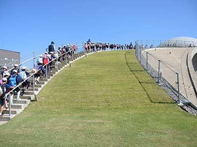 Walking on the Rooftop to Enjoy Science and Nature Walking on the Rooftop to Enjoy Science and Nature